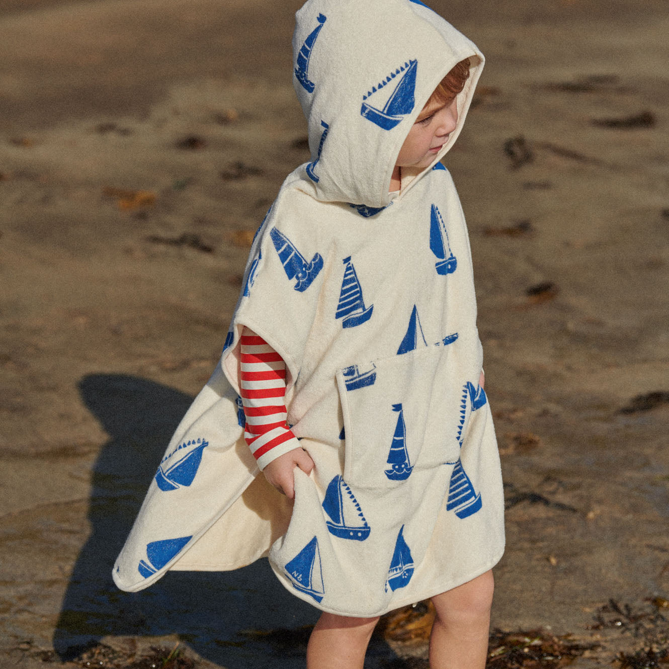 PONCHO TOWEL | Regatta Print Terry-Extra Img - 1